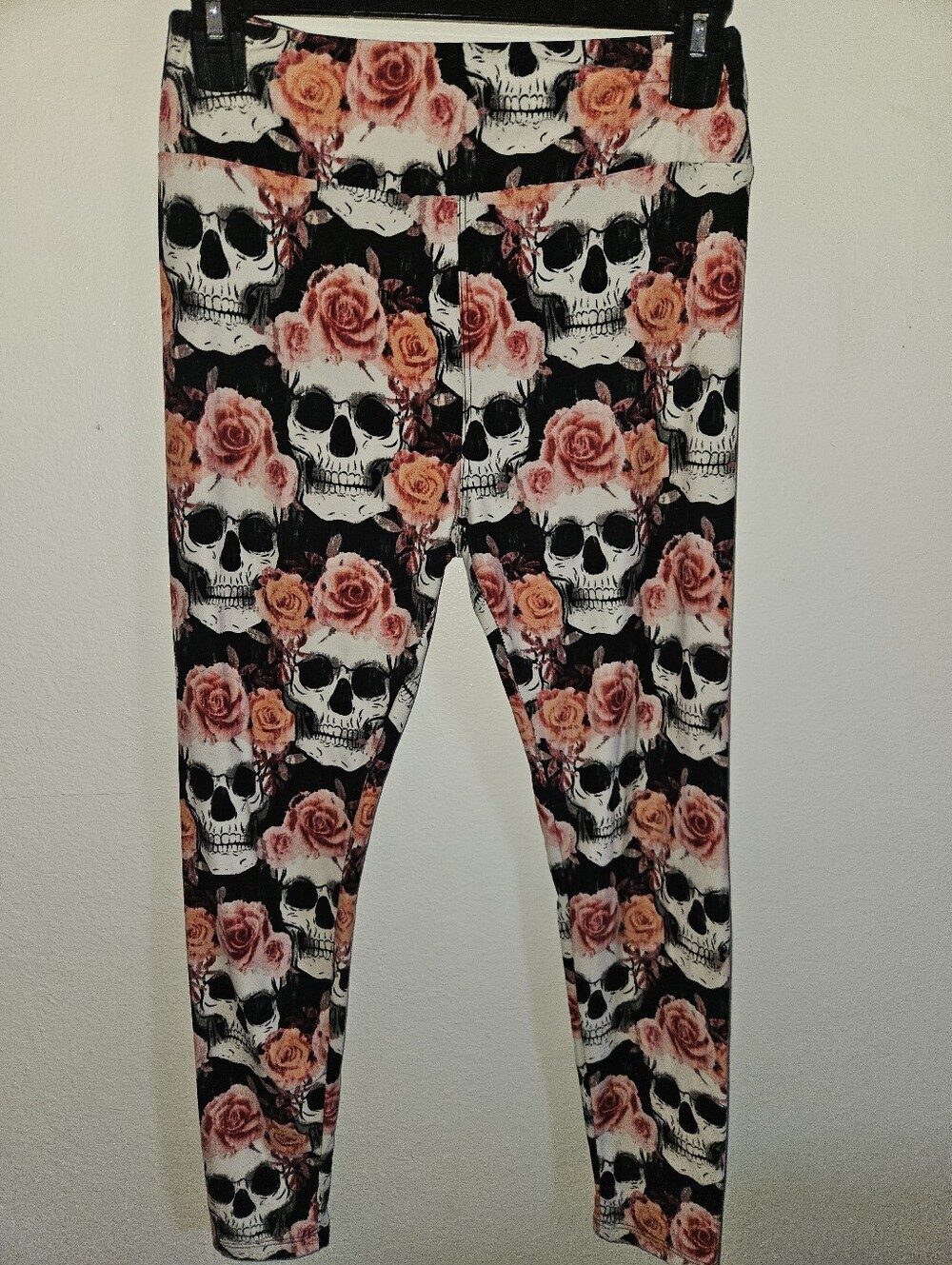 LulaRoe Womans Skull Rose Print Leggings OS